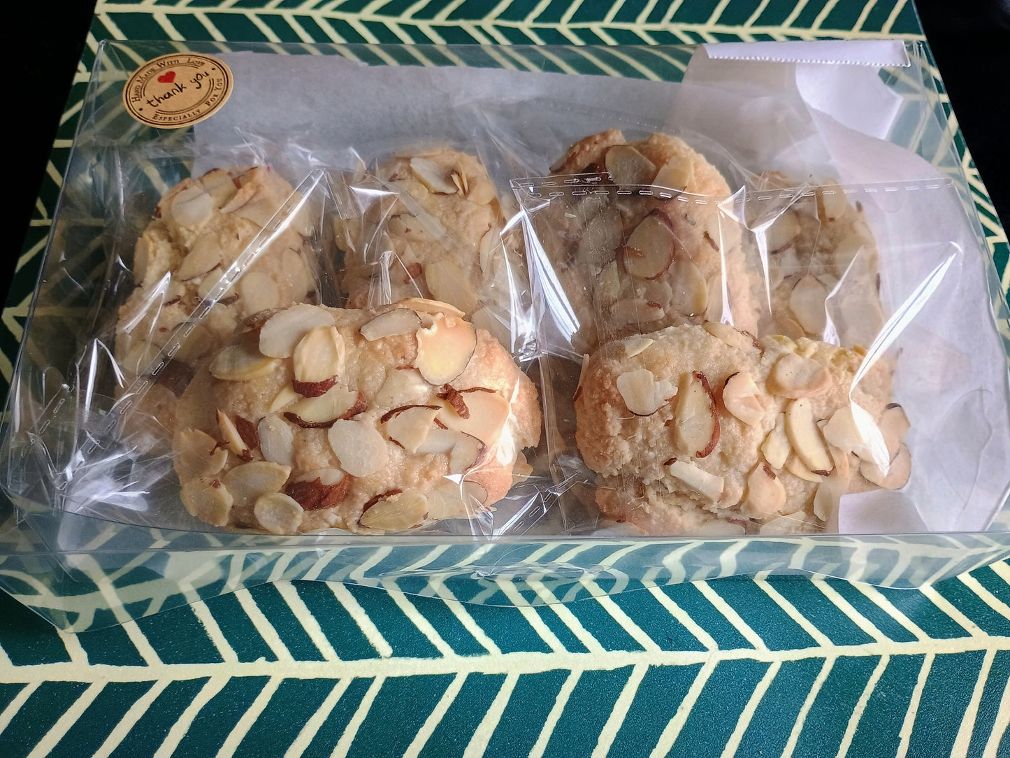 Greek almond cookies (Ergolavi)