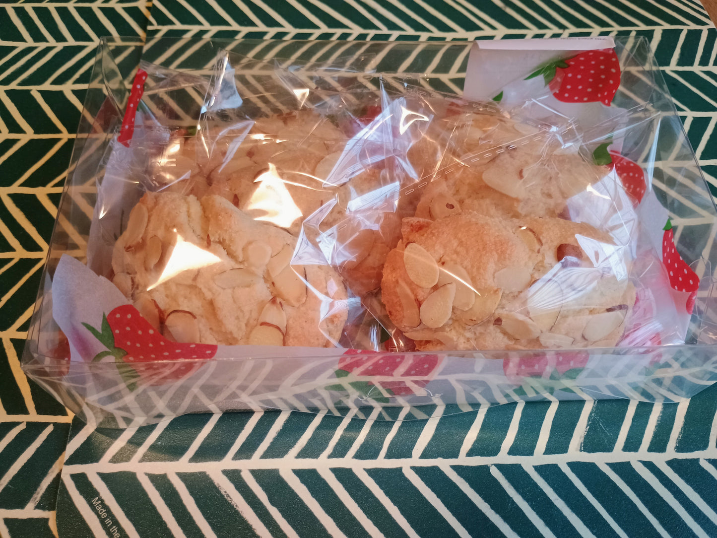 Greek almond cookies (Ergolavi)