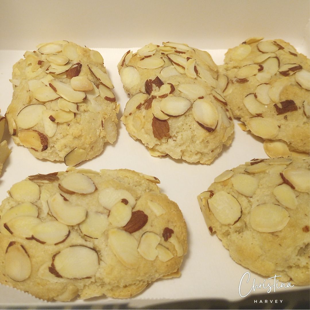 Greek almond cookies (Ergolavi)